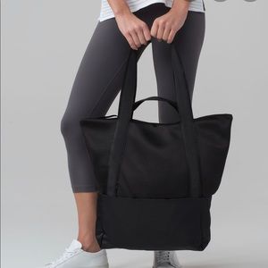 Lululemon Hot Mesh Tote 30L